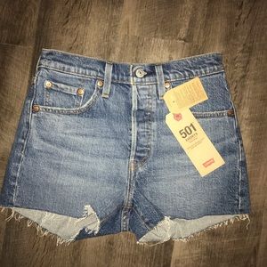 Levi’s NWT 501 High Rise Button Fly Denim Shorts